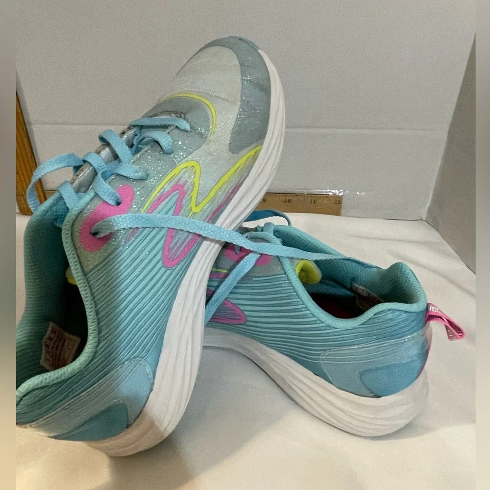 Skechers Go Run‎ Women’s size 6 Elevate Running Shoes Blue Pink Lace Up low top